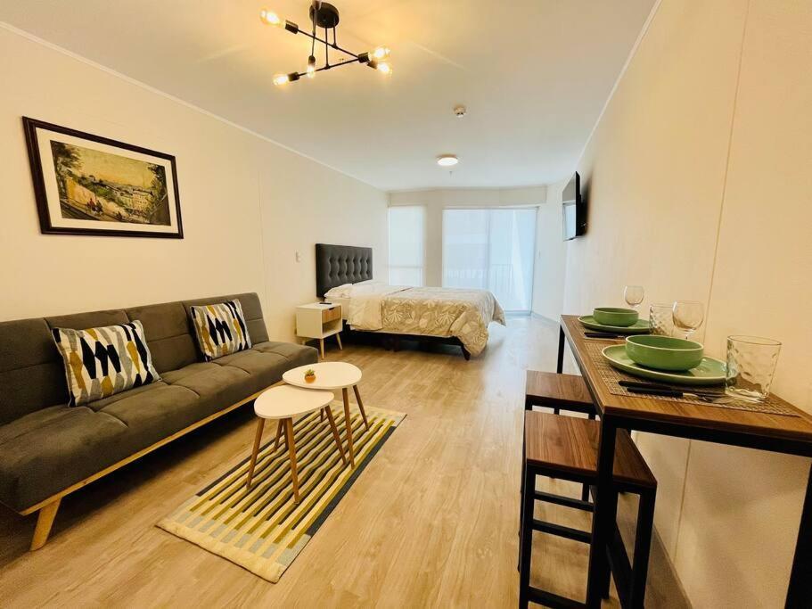 With Incredible View, Pool And Gym Apartment