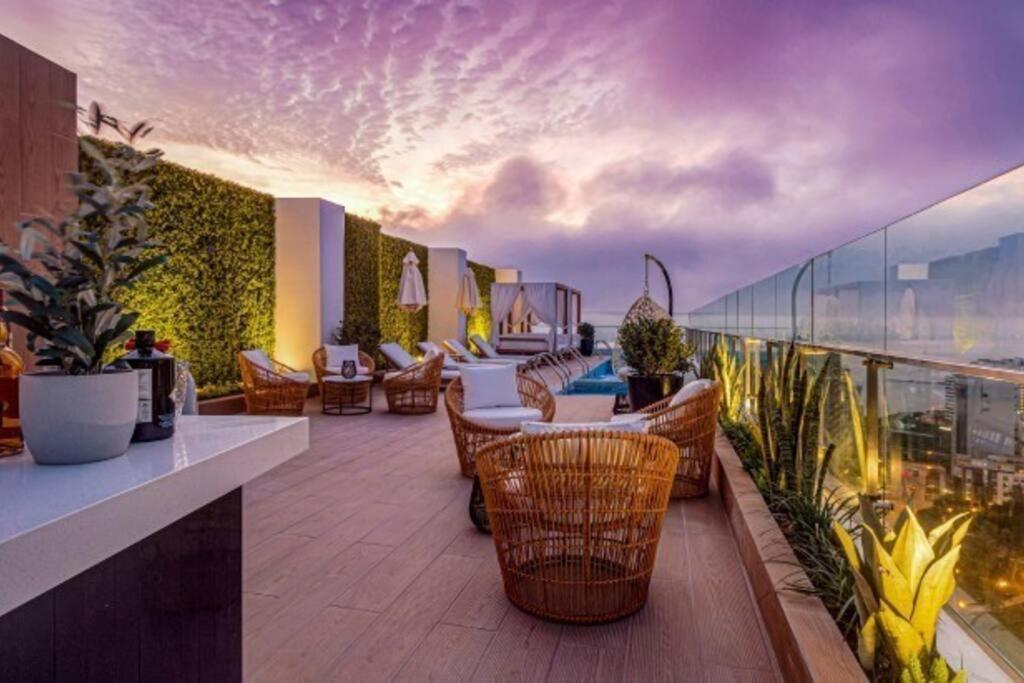 With Incredible View, Pool And Gym Lima